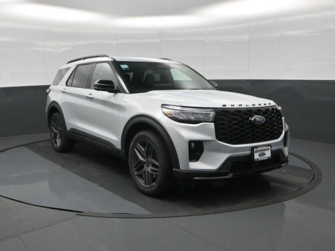New 2026 Ford Explorer ST-Line w/ ST-Line Street Pack AWD/4WD image 2