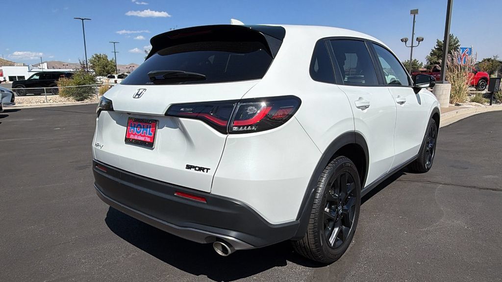Used 2024 Honda HR-V Sport image 3