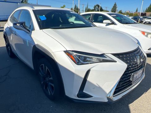 Used 2021 Lexus UX 200 w/ Accessory Package (Z1) FWD image 3