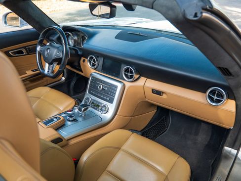 Used 2012 Mercedes-Benz SLS AMG Roadster image 31