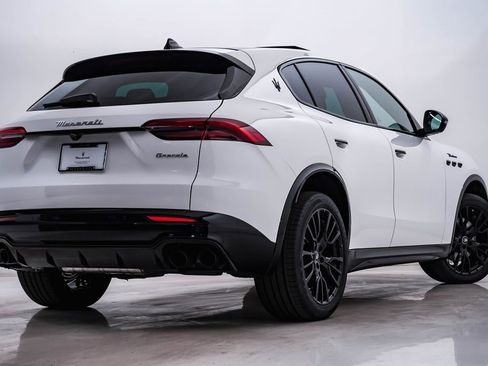 Certified 2025 Maserati Grecale Modena image 9