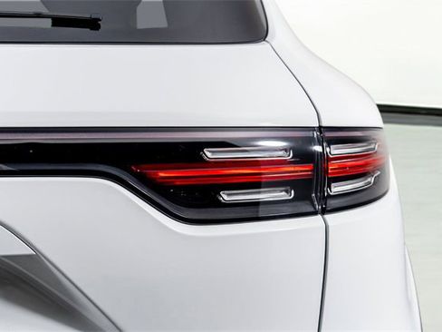 Used 2022 Porsche Cayenne S image 17