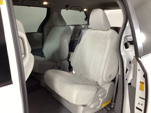 Used 2013 Toyota Sienna LE FWD image 27