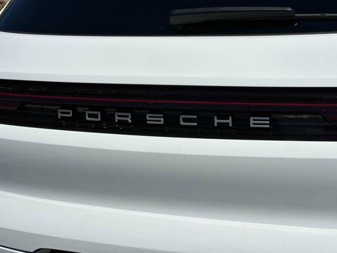 Used 2025 Porsche Cayenne image 25