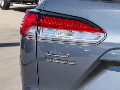 Certified 2022 Toyota Corolla Cross LE FWD image 8