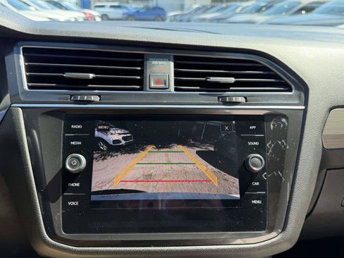 Used 2018 Volkswagen Tiguan SE AWD/4WD image 26