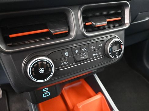 Used 2022 Ford Maverick XLT image 14