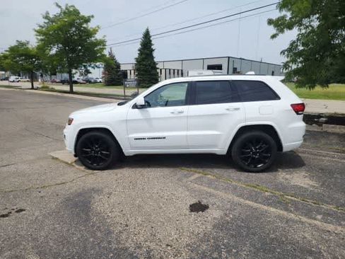 Certified 2018 Jeep Grand Cherokee Altitude AWD/4WD image 23
