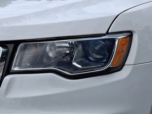 Used 2021 Jeep Grand Cherokee Limited AWD/4WD image 10