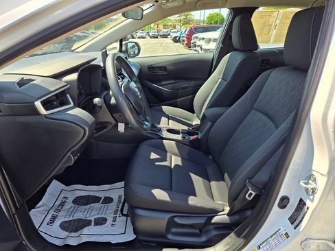 Used 2025 Toyota Corolla LE FWD image 15