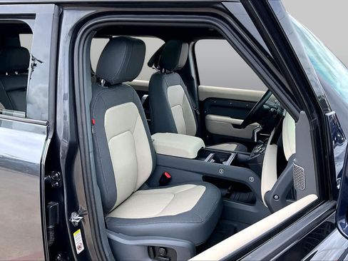Used 2023 Land Rover Defender 110 X-Dynamic SE AWD/4WD image 9