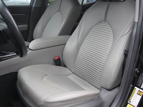 Used 2020 Toyota Camry SE image 16