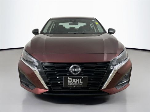 Used 2024 Nissan Altima 2.5 SV FWD image 3