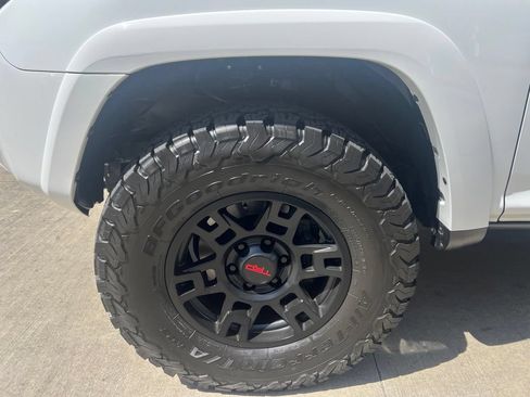 Certified 2021 Toyota 4Runner SR5 AWD/4WD image 6