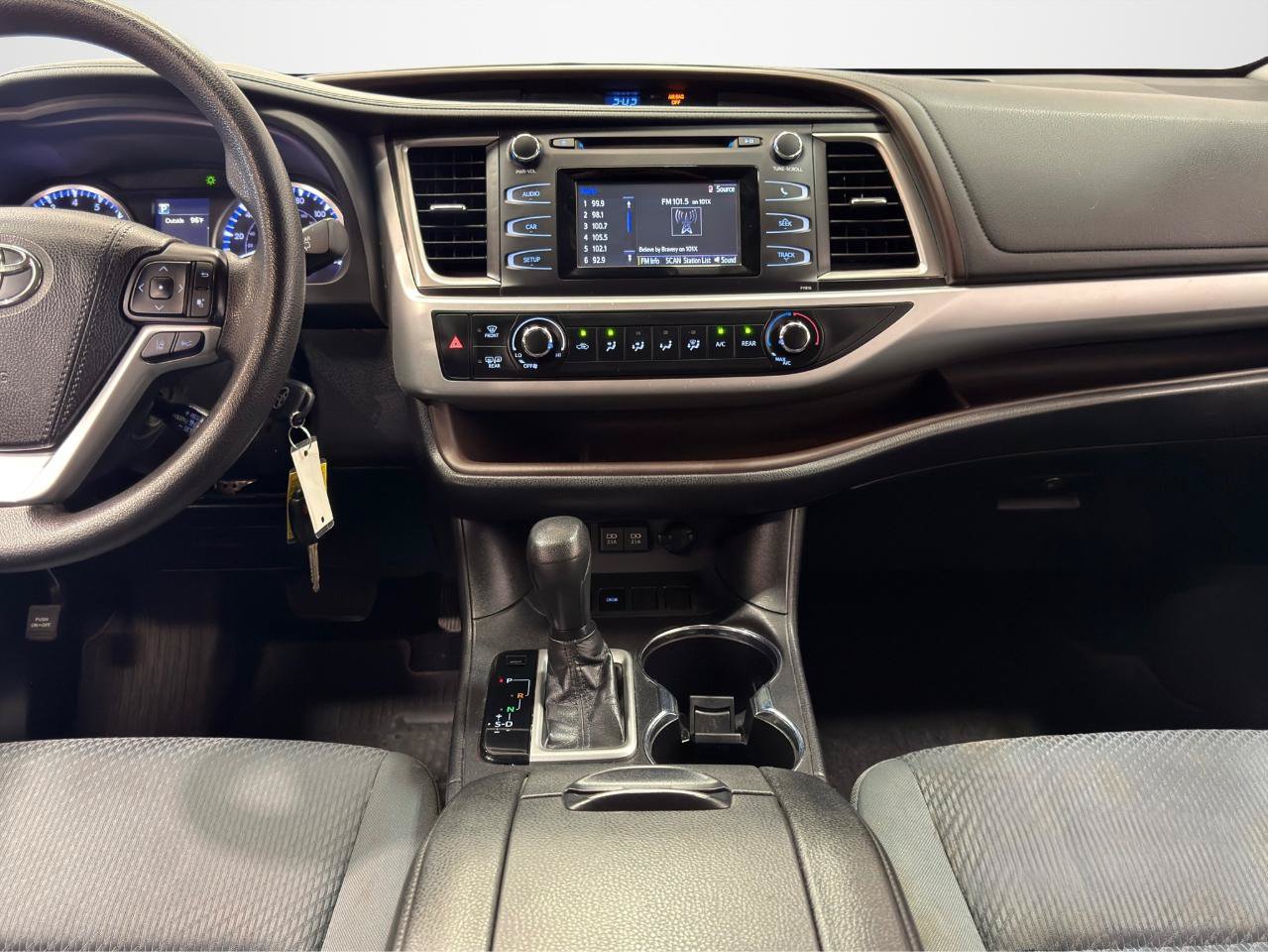 Used 2019 Toyota Highlander LE FWD image 16
