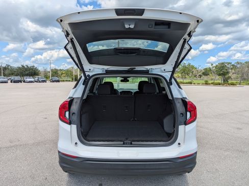 Used 2022 GMC Terrain SLE w/ Driver Convenience Package FWD image 31