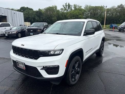 Used 2023 Jeep Grand Cherokee Limited w/ Black Appearance Package AWD/4WD image 3