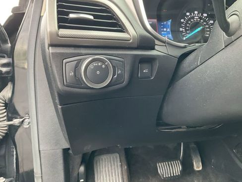 Used 2017 Ford Fusion SE w/ Fusion SE Technology Package FWD image 16