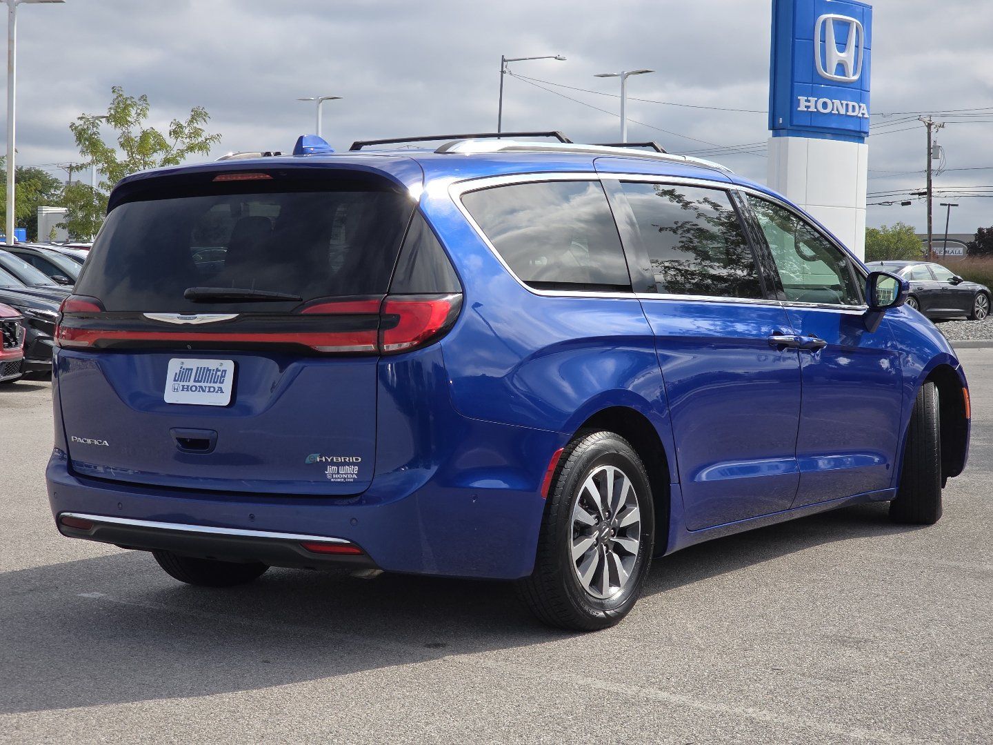 Used 2021 Chrysler Pacifica Touring-L FWD image 14