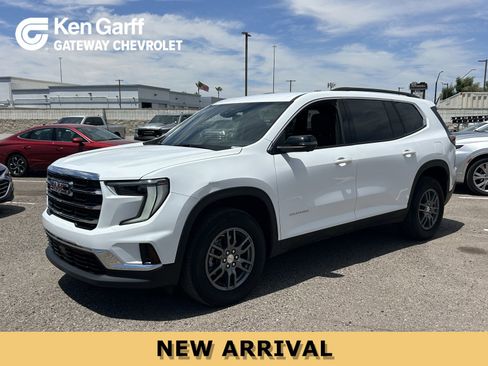 Used 2025 GMC Acadia Elevation FWD image 1