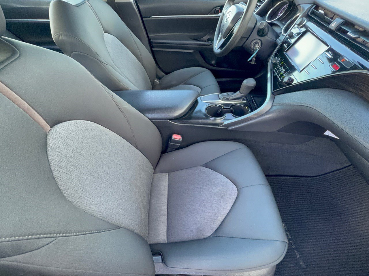 Used 2019 Toyota Camry LE FWD image 30