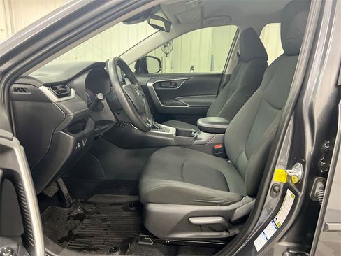 Used 2022 Toyota RAV4 LE image 18