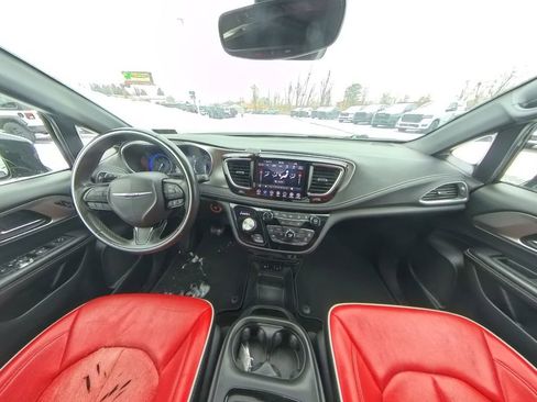 Used 2020 Chrysler Pacifica Limited w/ Quick Order Package 27H Red S image 26