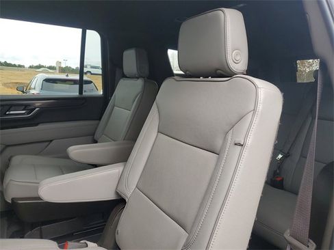 Used 2025 GMC Yukon XL Elevation image 13