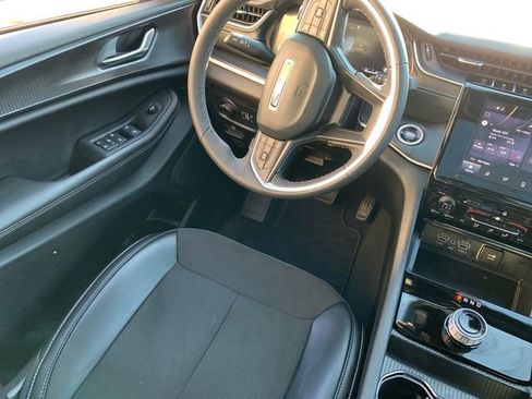 Used 2025 Jeep Grand Cherokee L Altitude image 23