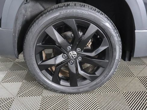 Used 2022 Volkswagen Taos SE FWD image 19