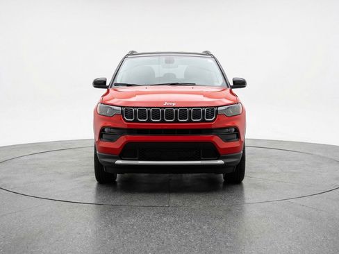 Used 2025 Jeep Compass Limited AWD/4WD image 2