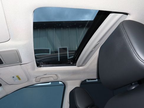 Used 2025 Honda CR-V EX-L image 8