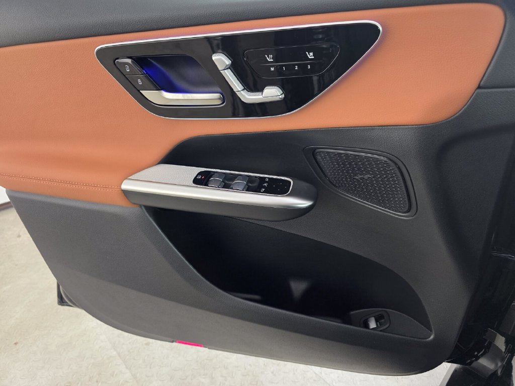 New 2027 Mercedes-Benz GLC 300 image 16