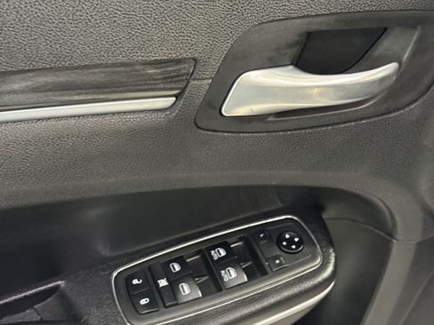 Used 2019 Chrysler 300 Touring w/ Sport Appearance Package RWD image 16