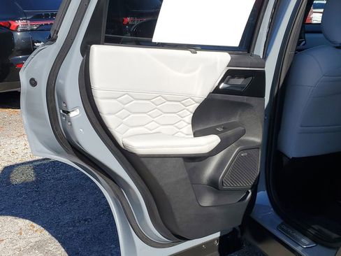 New 2026 Mitsubishi Outlander SEL FWD image 11