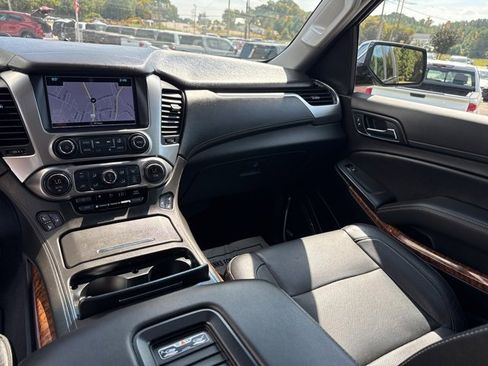 Certified 2020 Chevrolet Suburban Premier w/ Premier 6.2L Value Package image 28