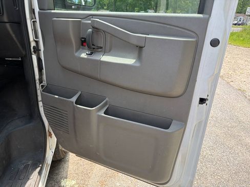 Used 2017 GMC Savana 2500 RWD image 21