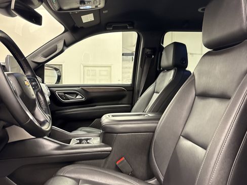 Used 2023 Chevrolet Suburban LT image 5