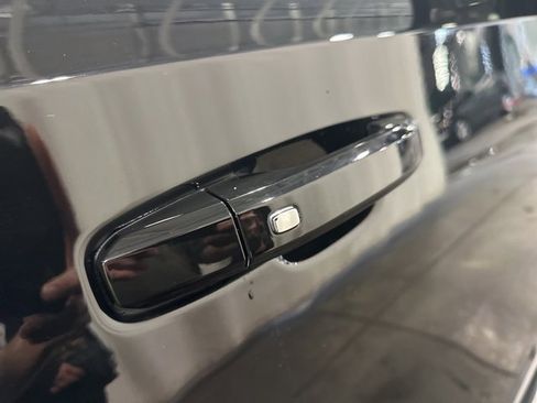 Used 2022 GMC Yukon XL AT4 image 39