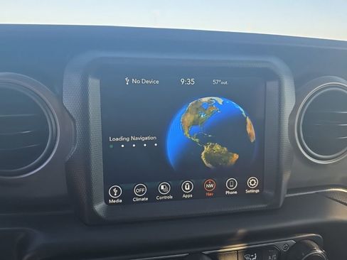 Used 2021 Jeep Gladiator Sport image 12