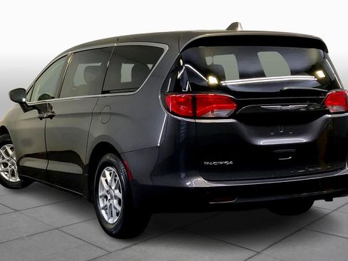 Used 2017 Chrysler Pacifica Touring image 11