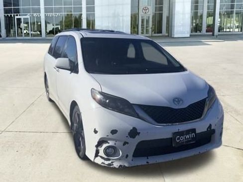Used 2015 Toyota Sienna SE image 31