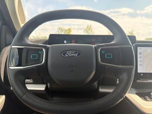 Used 2025 Ford Expedition Max Active AWD/4WD image 61