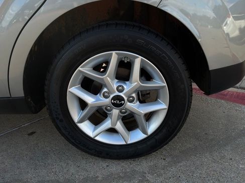 Used 2025 Kia Soul LX w/ LX Technology Package FWD image 9