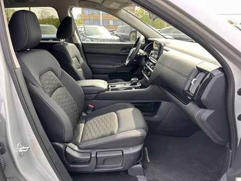 Used 2025 Nissan Pathfinder SV AWD/4WD image 15