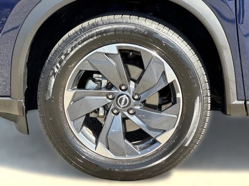 Used 2025 Nissan Rogue SV FWD image 12