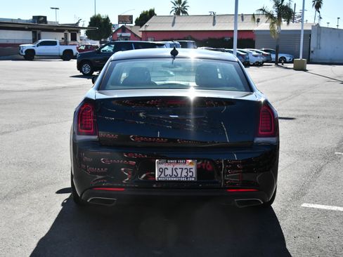 Used 2022 Chrysler 300 Touring w/ Sport Appearance Package image 7