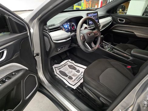 Used 2023 Jeep Compass Sport image 15