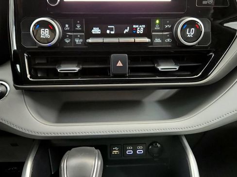 Used 2023 Toyota Highlander LE AWD/4WD image 31