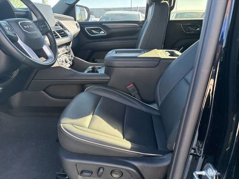 Used 2024 GMC Yukon XL SLT w/ SLT Premium Package image 10